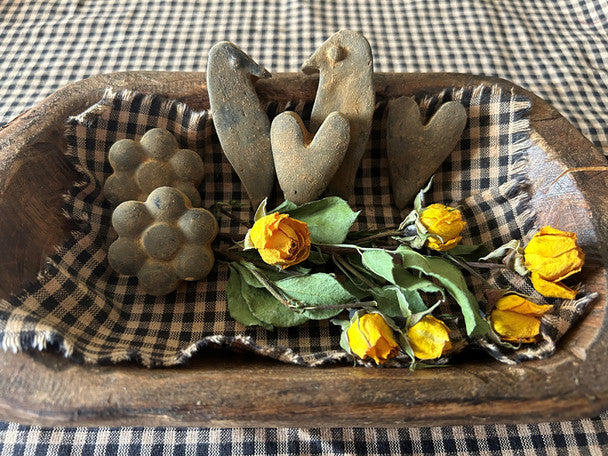 Blackened Beeswax Prim Crow Flower Heart Bowl Filler