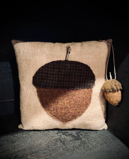 Acorn Pillow Tuck