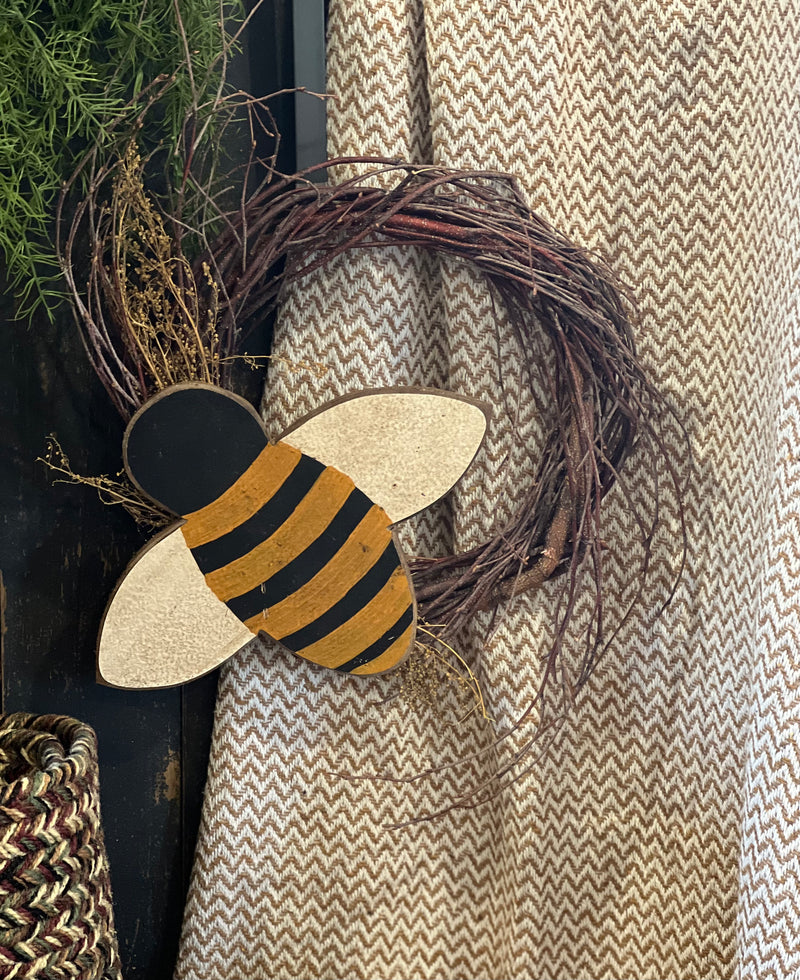 Grapevine Wreath W/ Wooden Bee